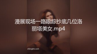 抄底韵味大姐 透明蕾丝白内内 大屁屁好性感 话说旁边的是女儿还是同事