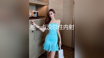 服装店男老板与风韵犹存少妇员工收款台里偸偸打炮内射 崛起翘臀后入