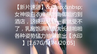 《极品CP??重磅泄密》厕拍达人景区女公厕全景偸拍后续3??各种高质量小姐姐方便??半蹲式尿尿人美就连擦逼的动作都好看