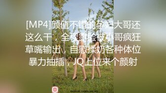 绿意盎然 趁大哥出差不在家 让嫂子穿上情趣制服 肏得嫂子淫水直流求饶 边艹边挤出鲜甜的奶汁 小声点别让邻家听到