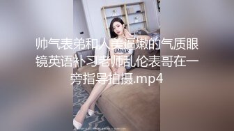 [MP4/ 111M]&nbsp;&nbsp; 极品贵妇，开奔驰，乖乖在家等候我回来，这身材涓妙哇，好有性欲，先让她玩一会儿