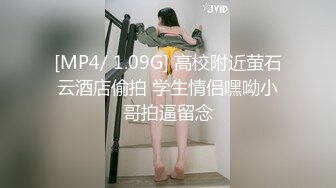 我包养的小情妇美眉，老发骚诱惑，今天开车带情妇出门兜风，到公园江边露出，撒尿，情妇可欢心啦~~