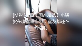 抖音少妇暮色，浓妆约会粉丝，KTV露出开房打炮，正是如狼似虎的年龄，真是个荡妇，刺激！