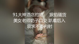 小奶狗面无表情任凭主人玩弄抽插