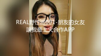 全身粉嫩大奶小姐姐带闺蜜浴室双女秀，互揉奶子掰穴特写，毛毛浓密极品粉穴，一个还来大姨妈扣弄水声哗哗