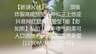 E罩杯巨乳小姐姐鏡頭前露奶露逼與狼友激情互動 穿著黑絲襪抹上乳液揉奶抖臀挑逗呻吟浪叫連連 對白清晰