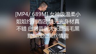 淫骚的湖南小妹陈*茹跟男朋友在家玩护士装制服诱惑 吃完棒棒糖吃鸡巴被干的很是爽