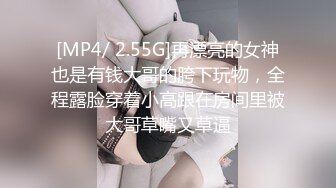 两个小姐妹玩的正嗨的时候来了一位男生开始3P