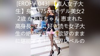 路边公厕近距离偷拍 牛仔裤美女的小嫩鲍