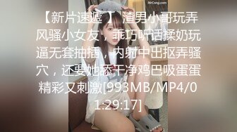 金发熟女吃完大鸡还主动拿奶子玩乳交