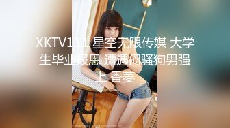 办公楼尾随红长发黑打底眼镜美妇 被磨得无毛馒头穴外张着馋人