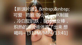 贵在真实，海滩游泳场女士简易淋浴棚偸拍多位妹子洗澡，有大奶少女有性感少妇，还是少妇讲究卫生冲的仔细3