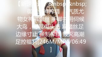 [MP4/501MB] 龟奴老公下药迷翻漂亮媳妇换妻平台找两个单男一起玩