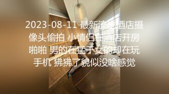 颜值不错的小美女，全程露脸跟狼友互动撩骚各种展示，先看逼逼在看菊花，大粗道具插进粉嫩的小洞洞尖叫呻吟