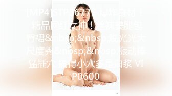 ❤️疯狂小萝莉❤️单元门口自慰，本来想着忍住不喷的，结果没想到刺激到自己连续高潮 白浆都插出来了。可是根本停不下来啊