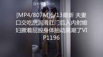 双马尾可爱小美女脱光光，奶子大肉体丰腴，啪啪享受舔吸抽插