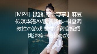 插入女友粉嫩阴户的大鸡巴