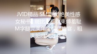 眼睛小哥为女朋友舔逼，妹妹享受的齐乐无穷，再啪啪就水到渠成