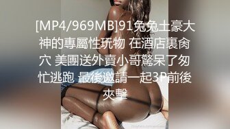 重口味SM饱满害羞女孩双手绑住吊起来美乳诱人皮鞭抽打后背打够了在后入操穴