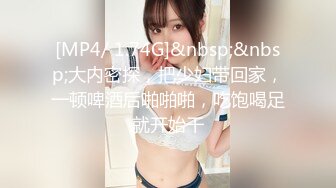 淫荡反差小女仆✿极品美少女穿上可爱女仆装服务金主爸爸，振动棒紫薇爽的尿屁不停，娇小身材被爸爸抓紧双手后入