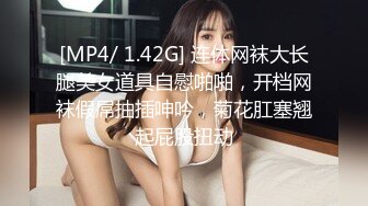 三位混血美女一起被搞  颜值身材极品妹子一起跪爬