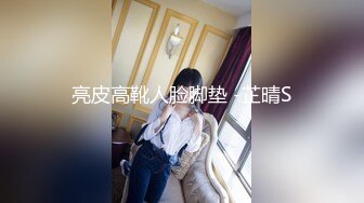 馋嘴小媳妇出来买西瓜胸罩都不戴