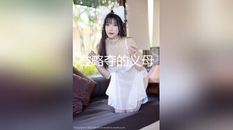 公交车站跟踪抄底不穿内裤的短裙美女 两腿夹的可真紧