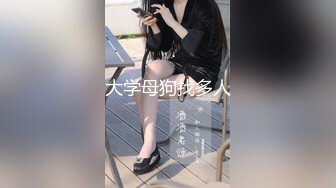 大神经典作品商场无门女厕全景偷拍玩手机的气质眼镜美女对着镜头方向表情挺丰富的