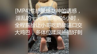 撸点极高推荐-完美蜜桃肥臀大屌爆操，跪在沙发上第一视角后入，圆润美臀撞击抖动，粉红色奶头大车顶操的一晃一晃