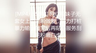 【养眼系列】下水也要腿开到极限，不然会拍到