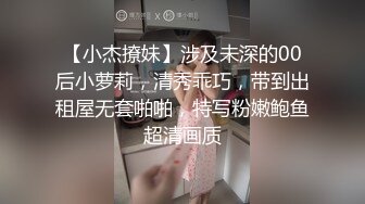 风骚的小少妇露脸伺候蒙面大哥，让大哥在床上各种玩弄，全程露脸深喉大鸡巴各种抽插，让大哥抠逼玩道具插