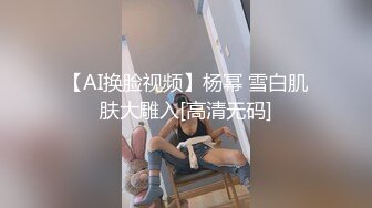 风骚熟女和一帮老男人KTV 秀口活，直接站上桌子就吃鸡巴，旁边还有小哥偷笑！