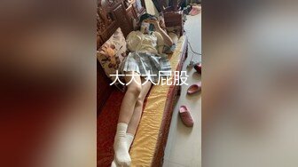 最新厕所偷窥一身黑装马尾辫美女嘘嘘