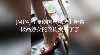 约两个纯纯嫩嫩小美女到家里享用，青春活力肉浪沸腾，这白皙娇躯爱不释手揉捏乳房软大销魂亲吻啪啪双飞猛操