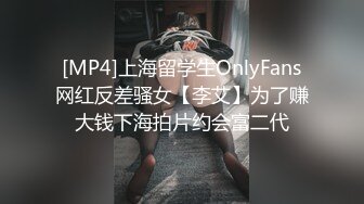 帅哥上门给主人当狗,跪在跨下样子骚得不像话,滴腊深喉吸臭脚一脸兴奋,就没见过这么欠玩的