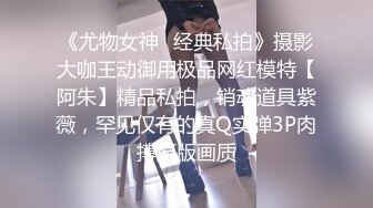 对话搞笑淫荡，摄影大咖【印象】一次找两清纯花季少女背着男友出来援交，脱光一躺让她俩自由发挥，对话是亮点原版2K