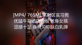 商场隔板女厕全景偷拍多位美女嘘嘘还有一位女神级的小姐姐 (1)