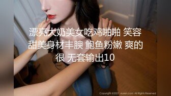 韩国极品反差婊美熟女-吊钟大奶子客厅秀身材