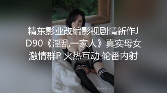 【新速片遞】 大型商场跟踪抄底长裙美女❤️竟然没有穿内裤看到她的多毛小黑鲍了[193M/MP4/01:42]