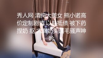 闯入万达影城女厕全景多角度偷拍美女前台的微毛小嫩鲍