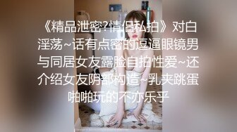 老板娘回归公园露出奶子和逼逼尿尿给狼友看，勾搭小哥户外激情啪啪，口交大鸡巴让小哥无套后入爆草抽插内射