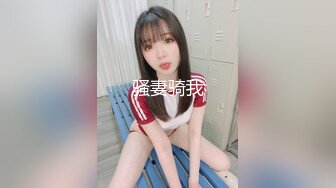 公交车站抄底多位美女少妇各种骚内 还有不穿内裤的小姐姐