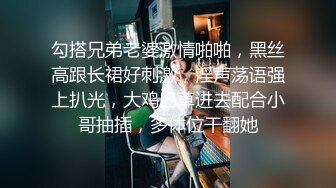 女仆装网袜萝莉妹子 竟然没有穿内裤一路跟踪偷拍她的小骚鲍