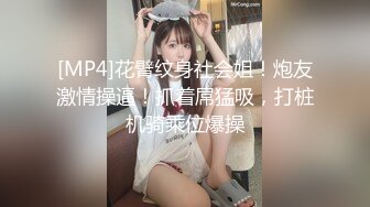 后入丰臀黑丝人妻